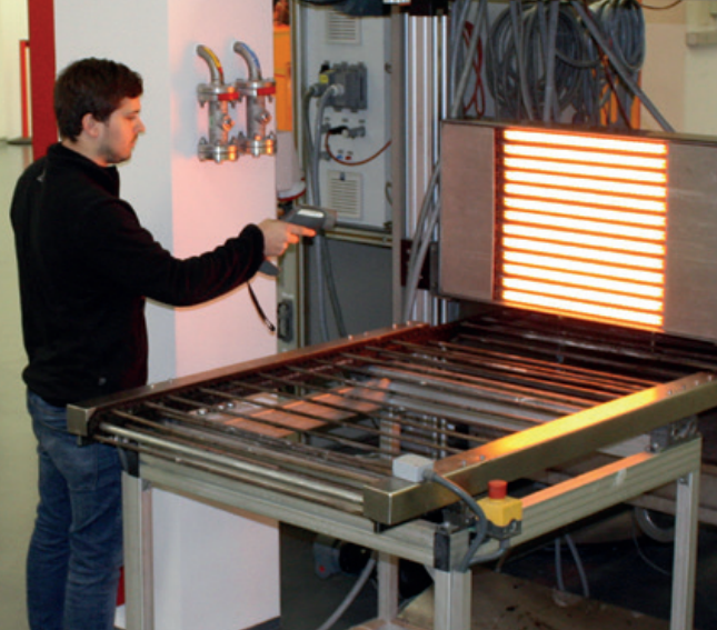 Medium wave quartz heater tube